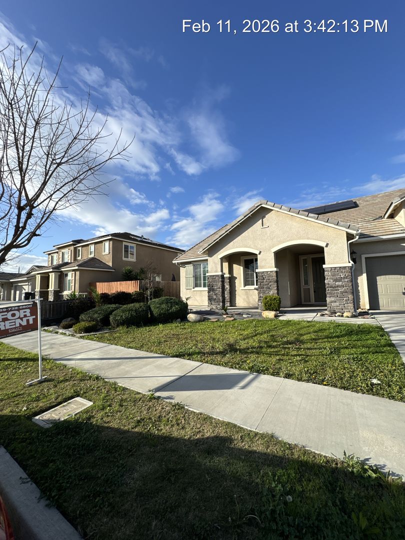 Visalia House: 4418 W. Robin Ave