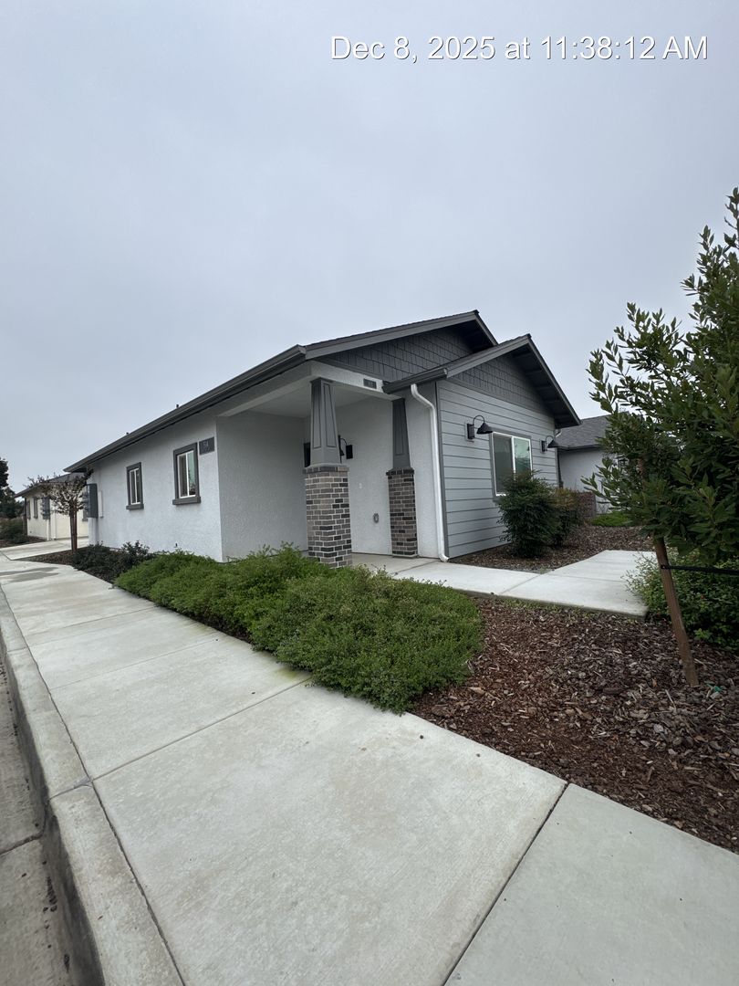 Visalia Apartment: 514 S Summit Street Unit #101-103