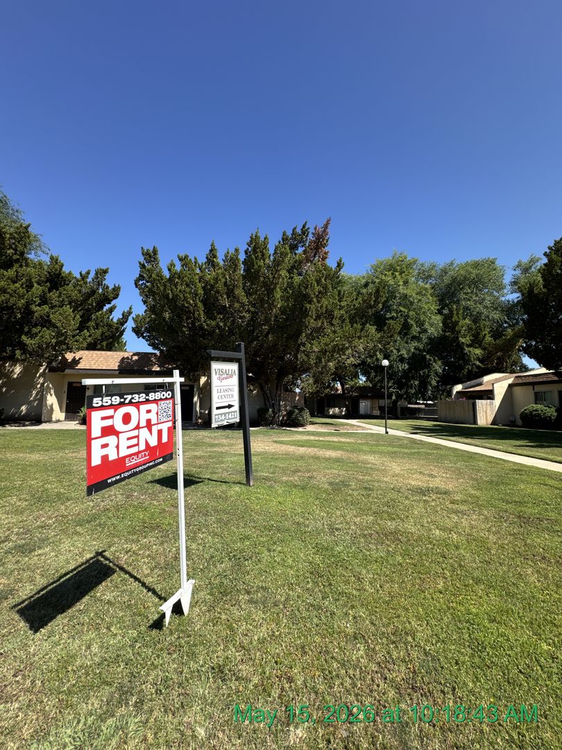 Visalia Apartment: 1300-1446 West Elowin Ave