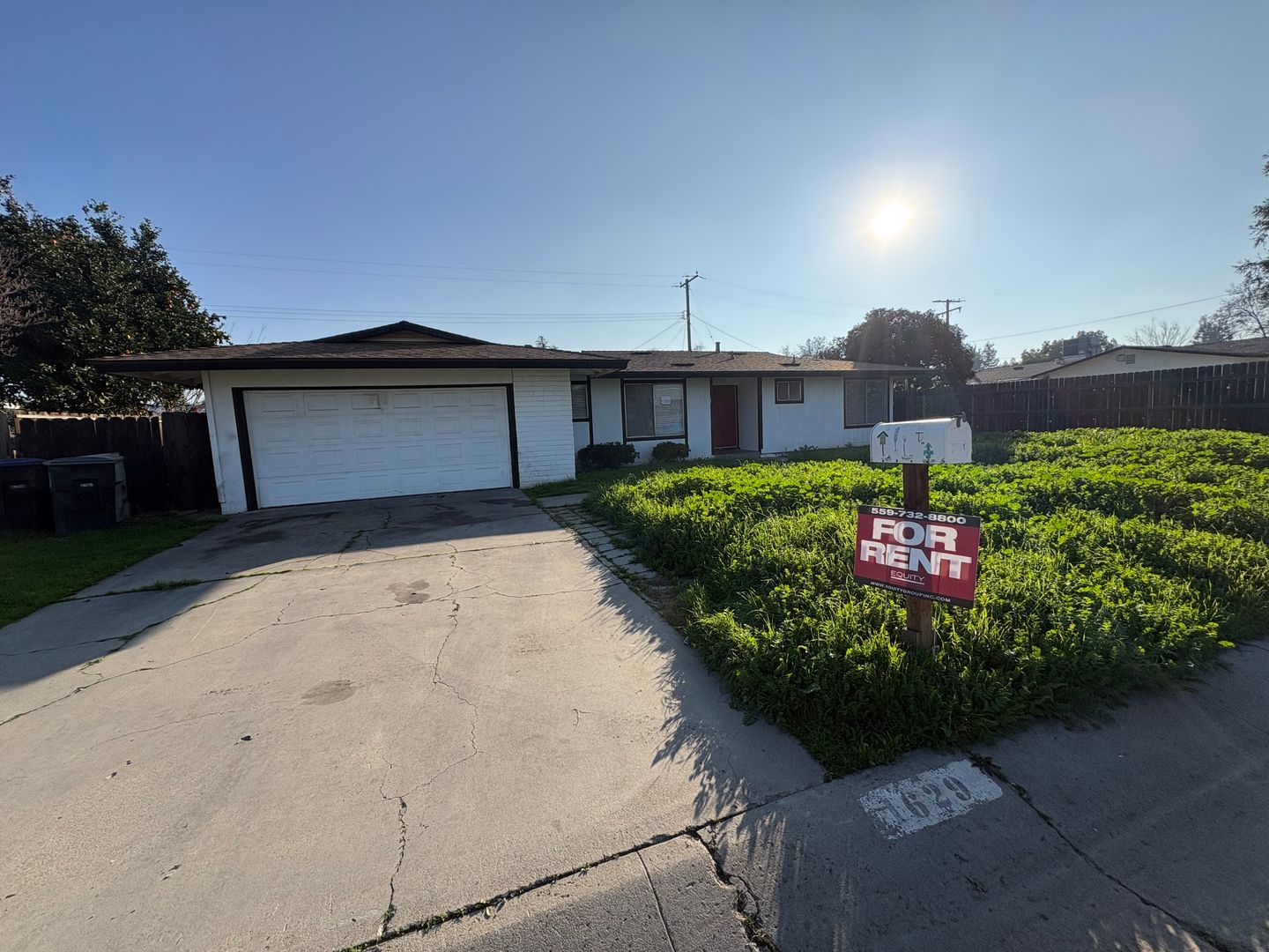 Visalia House: 1629 West Lark Ave