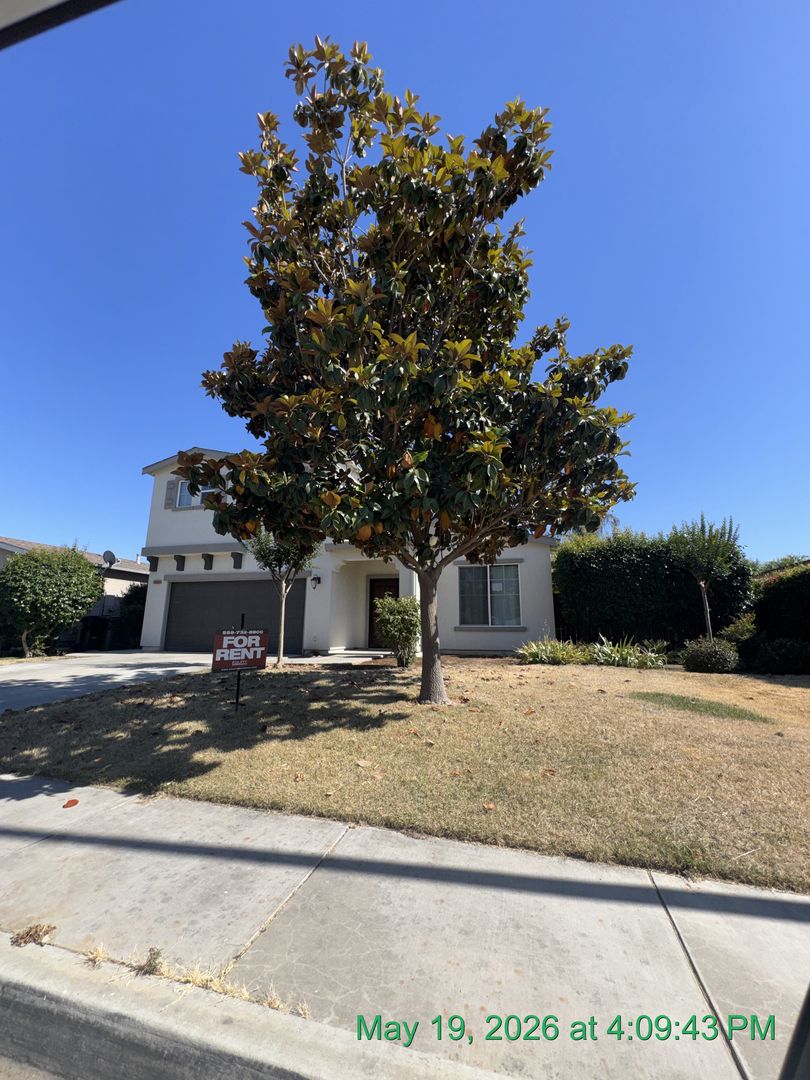 Dinuba House: 2020 Golden Way