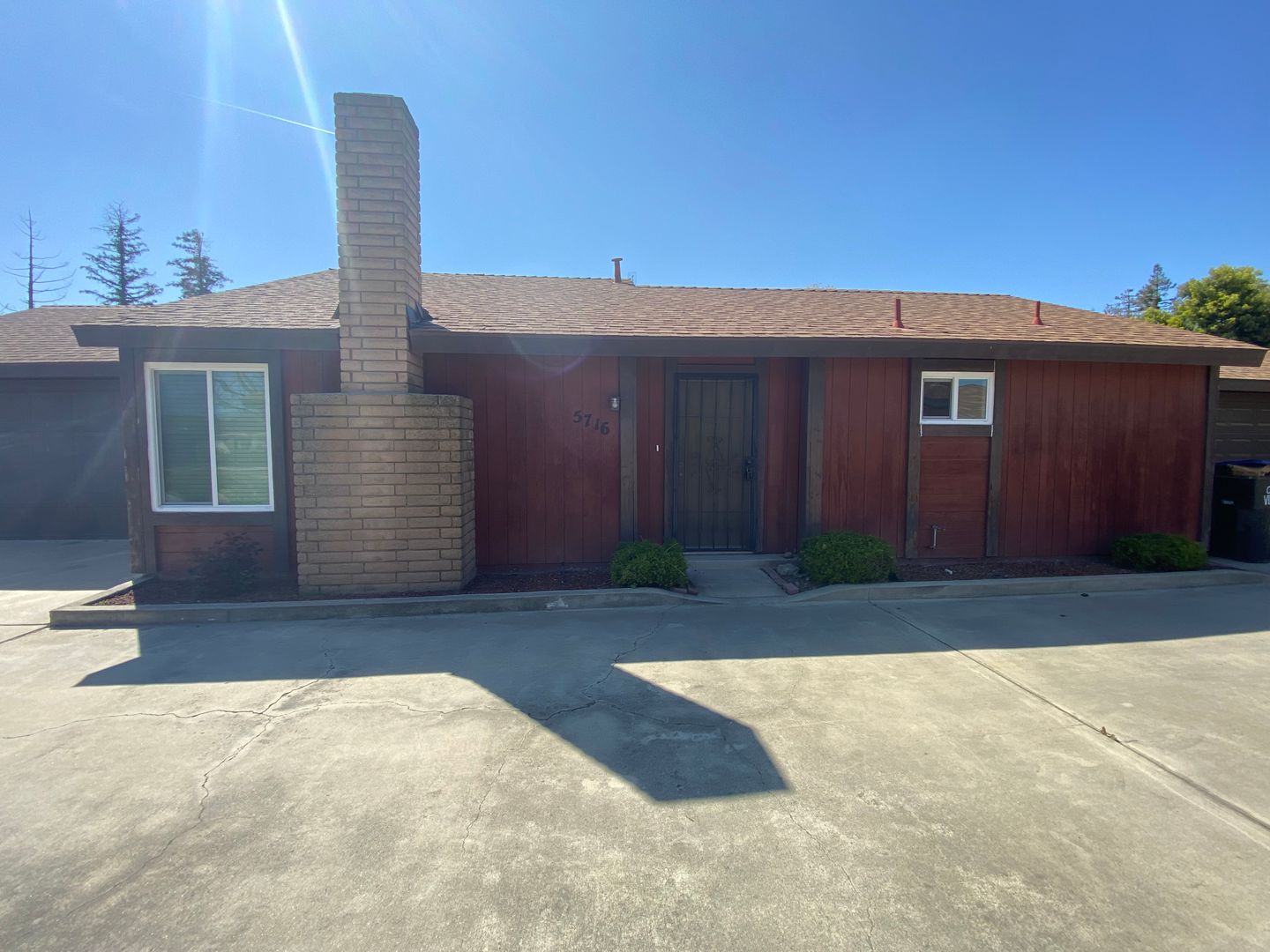 Visalia House: 5716 West Robinwood Avenue