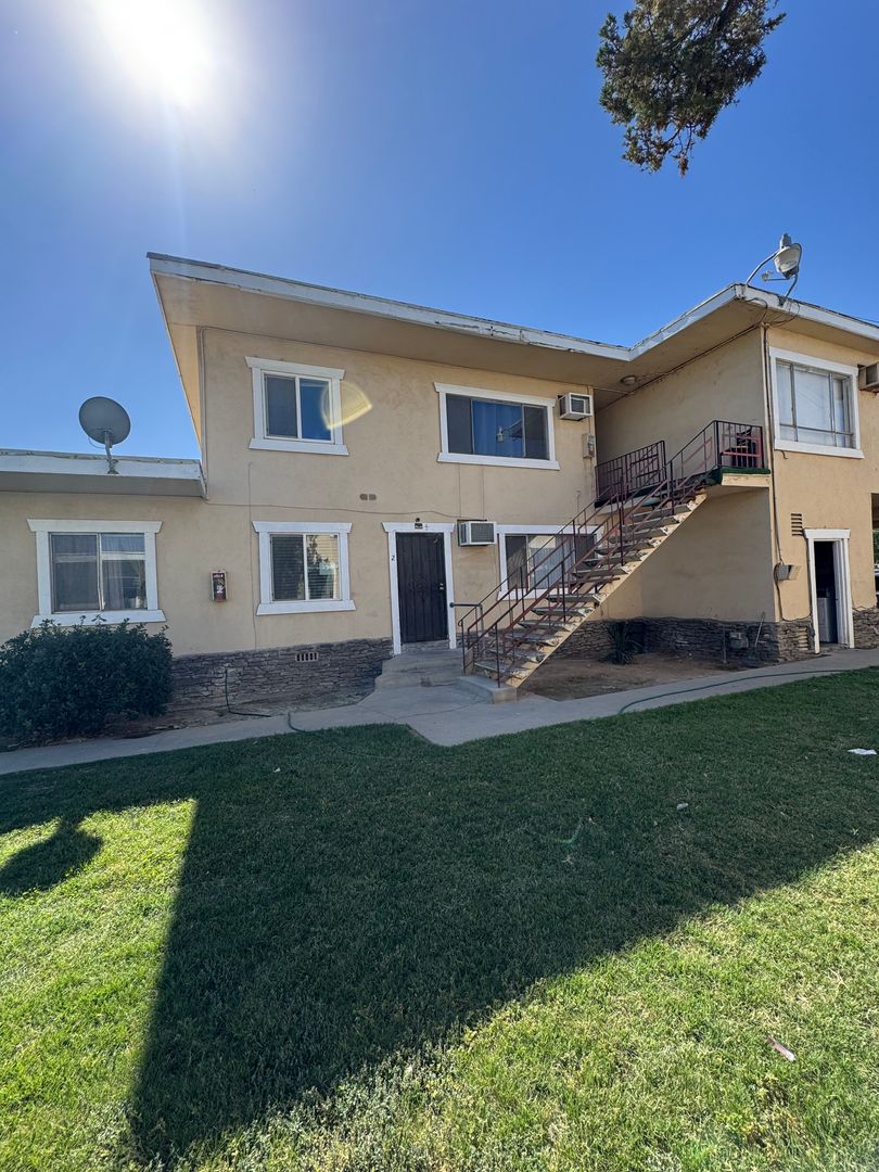 Hanford Apartment: 530-580 S. Richmond Ave