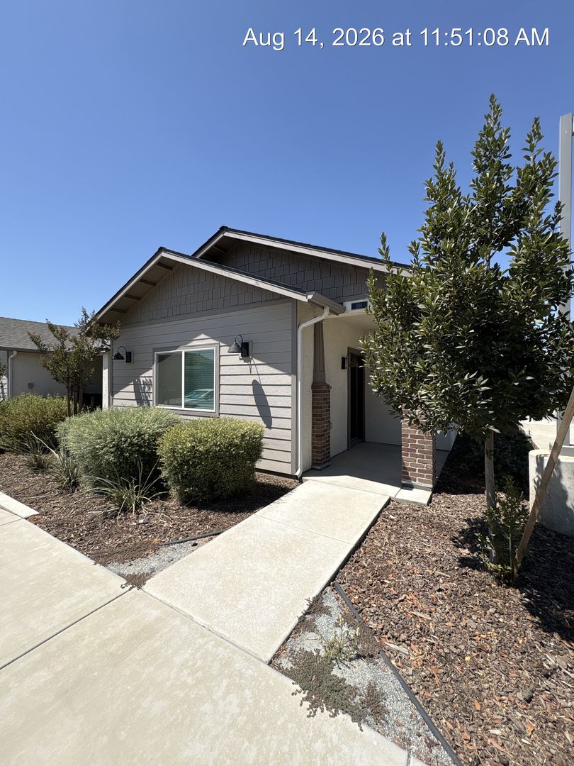 Visalia Apartment: 518 S Summit Street #101-103