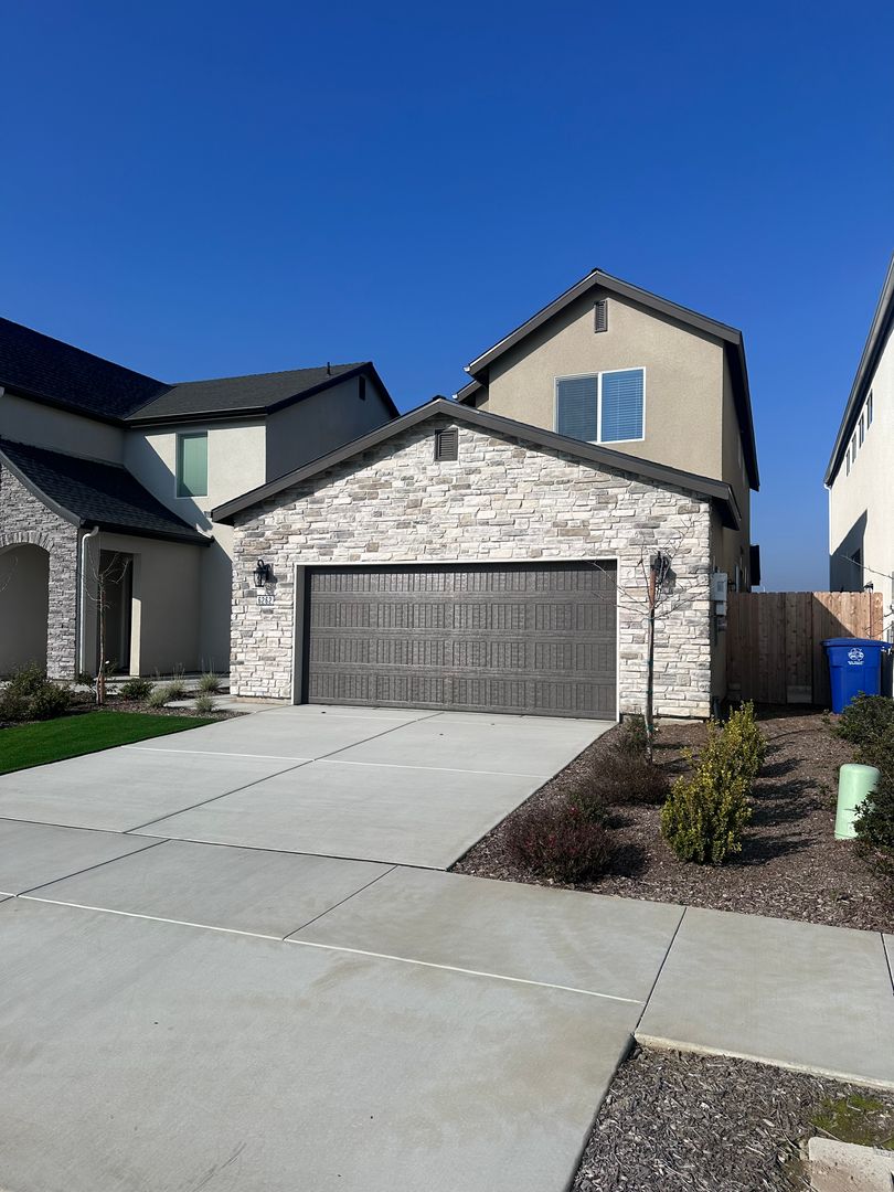 Visalia House: 6262 Ave 306