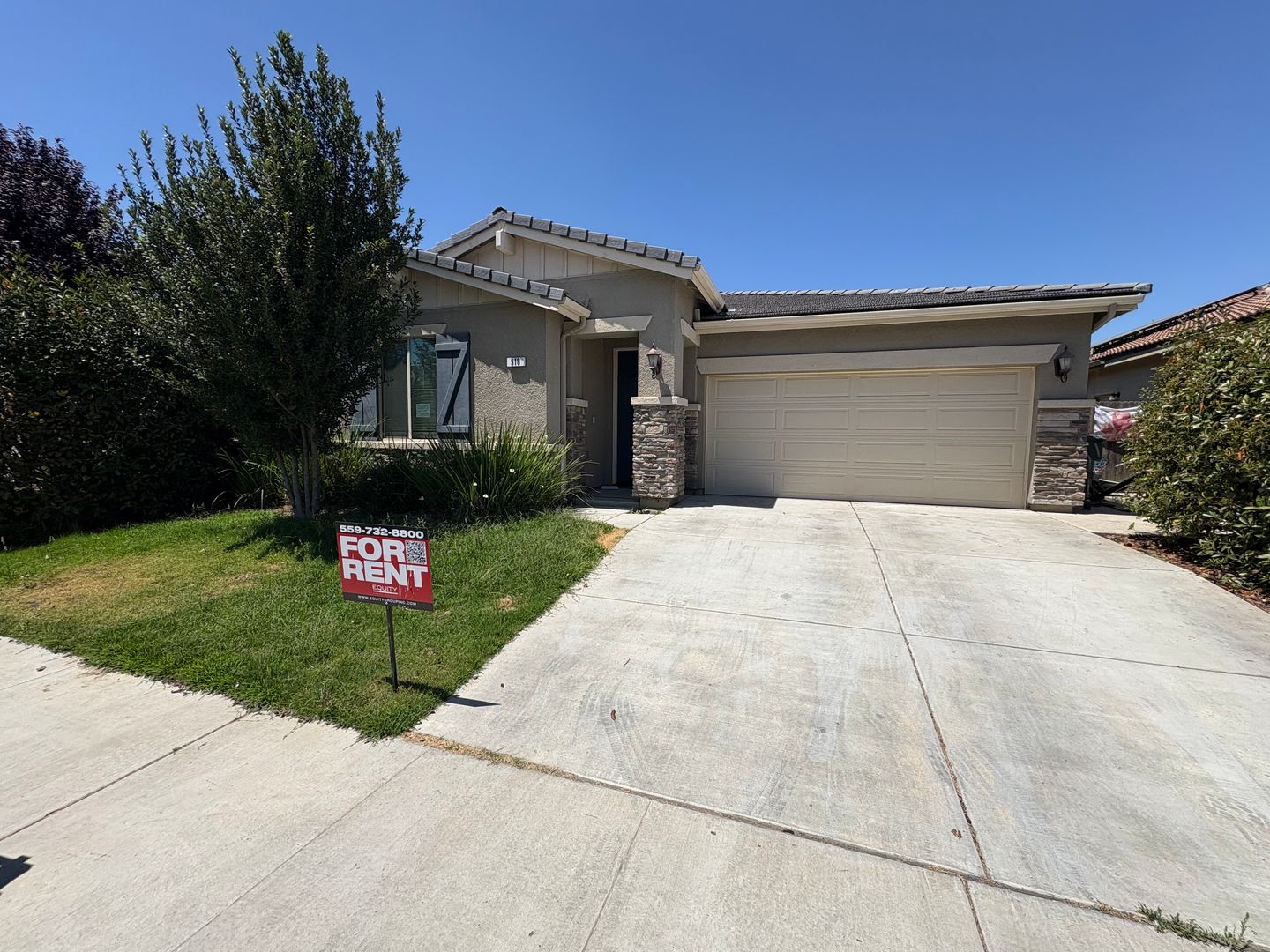 Visalia House: 918 West Sedona Ave