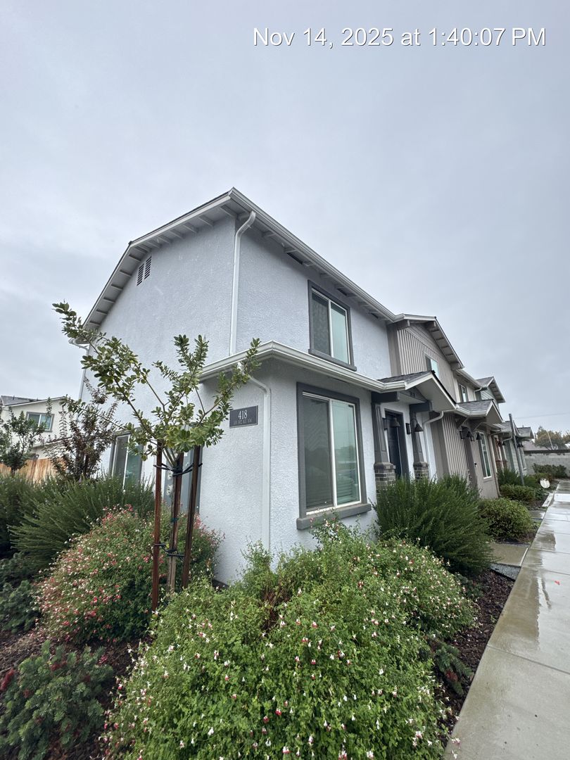 Visalia Apartment: 418 S Summit Street Unit #101-104