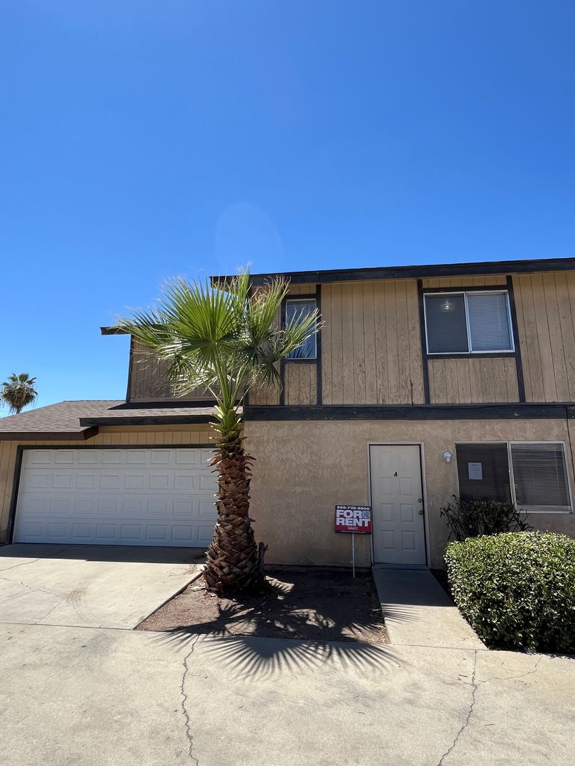 Porterville Apartment: 851-859 West Mulberry Avenue