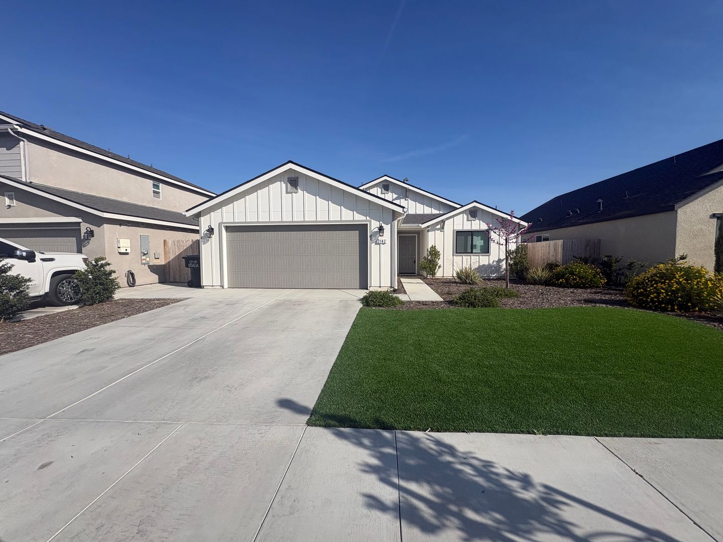 Visalia House: 2142 East Oak Ave