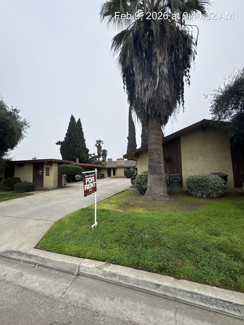 Visalia Apartment: 3505-3511  W Colonial Dr