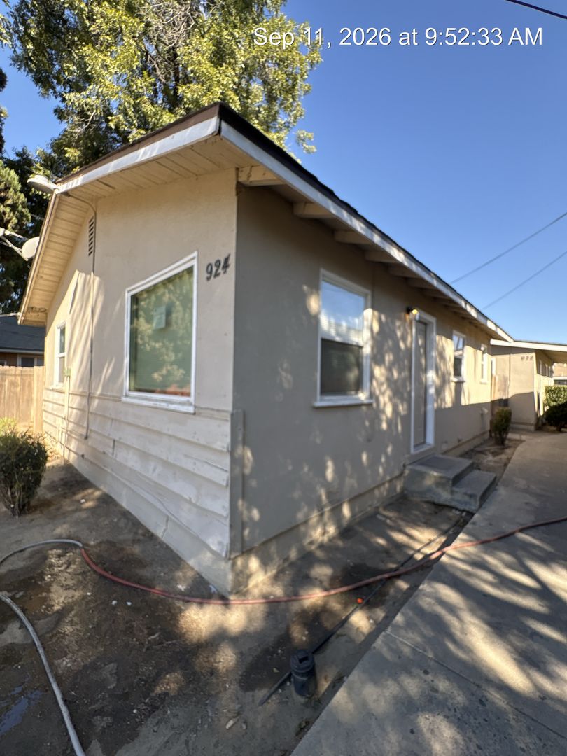 Visalia Apartment: 918-924 West Goshen Ave