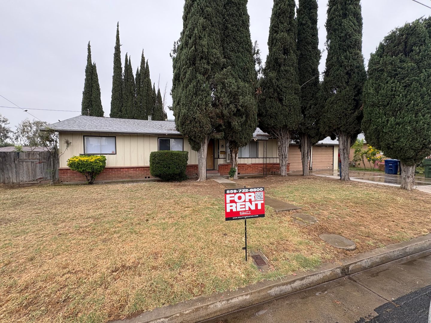 Dinuba House: 690 West North Way