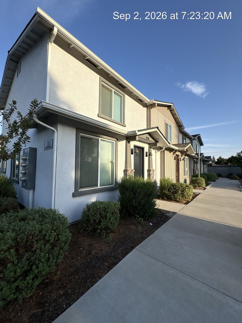 Visalia Apartment: 418 S Summit Street Unit #101-104