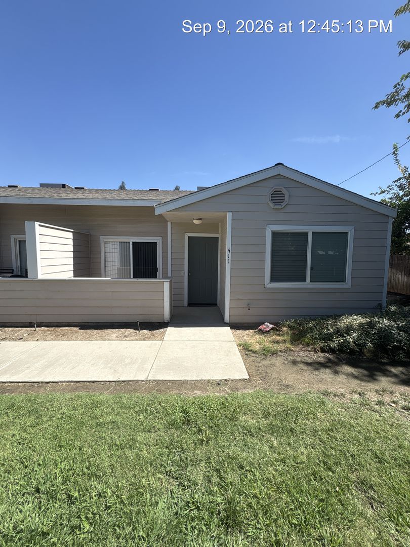 Visalia Apartment: 401-457 North Park Street