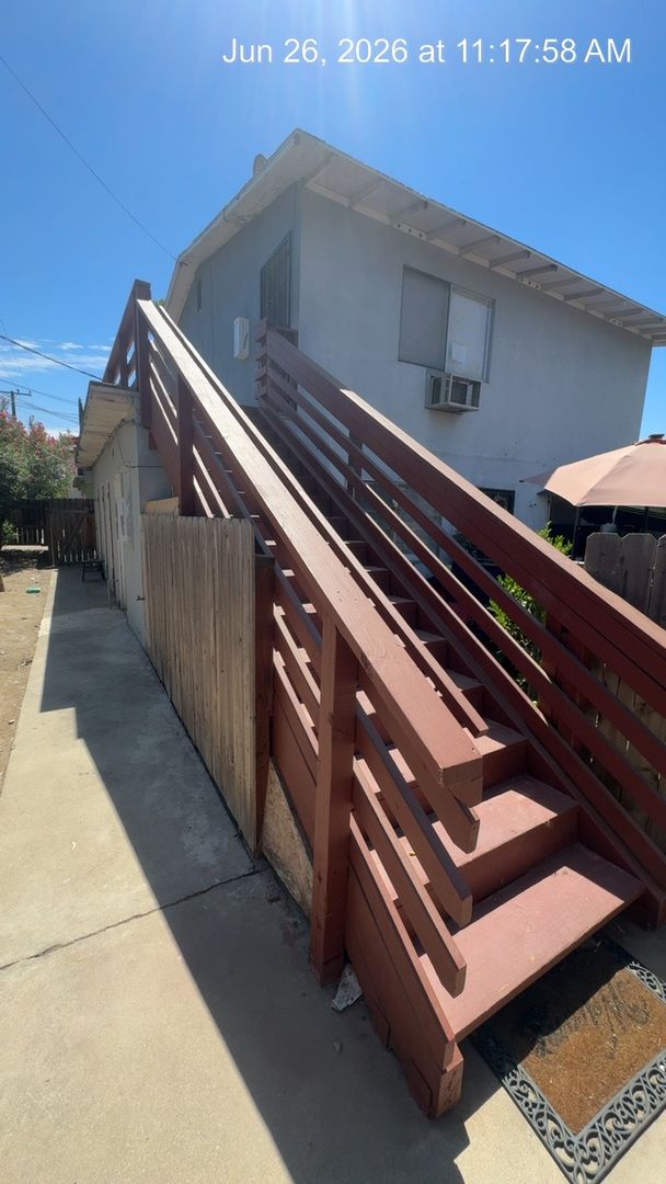 Visalia Apartment: 512 East Myrtle Avenue