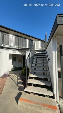 Upstairs unit available now near downtown Visalia. – photo 1