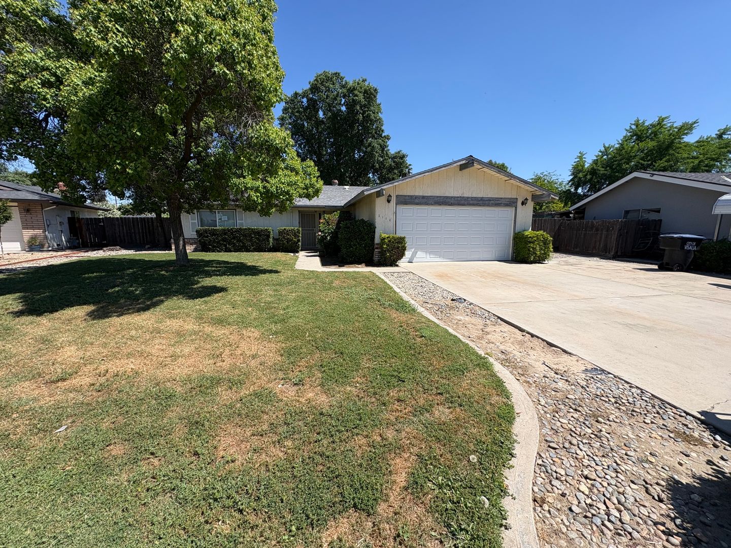 Visalia House: 2110 South Jacob St