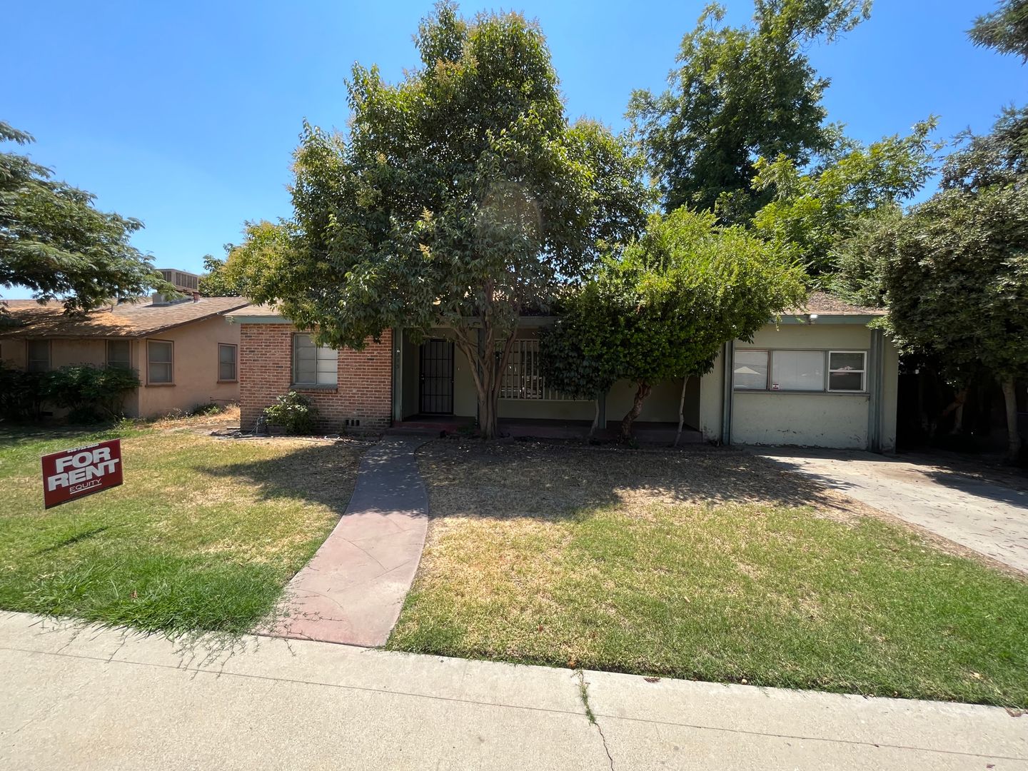 Visalia House: 315 West Kaweah Avenue