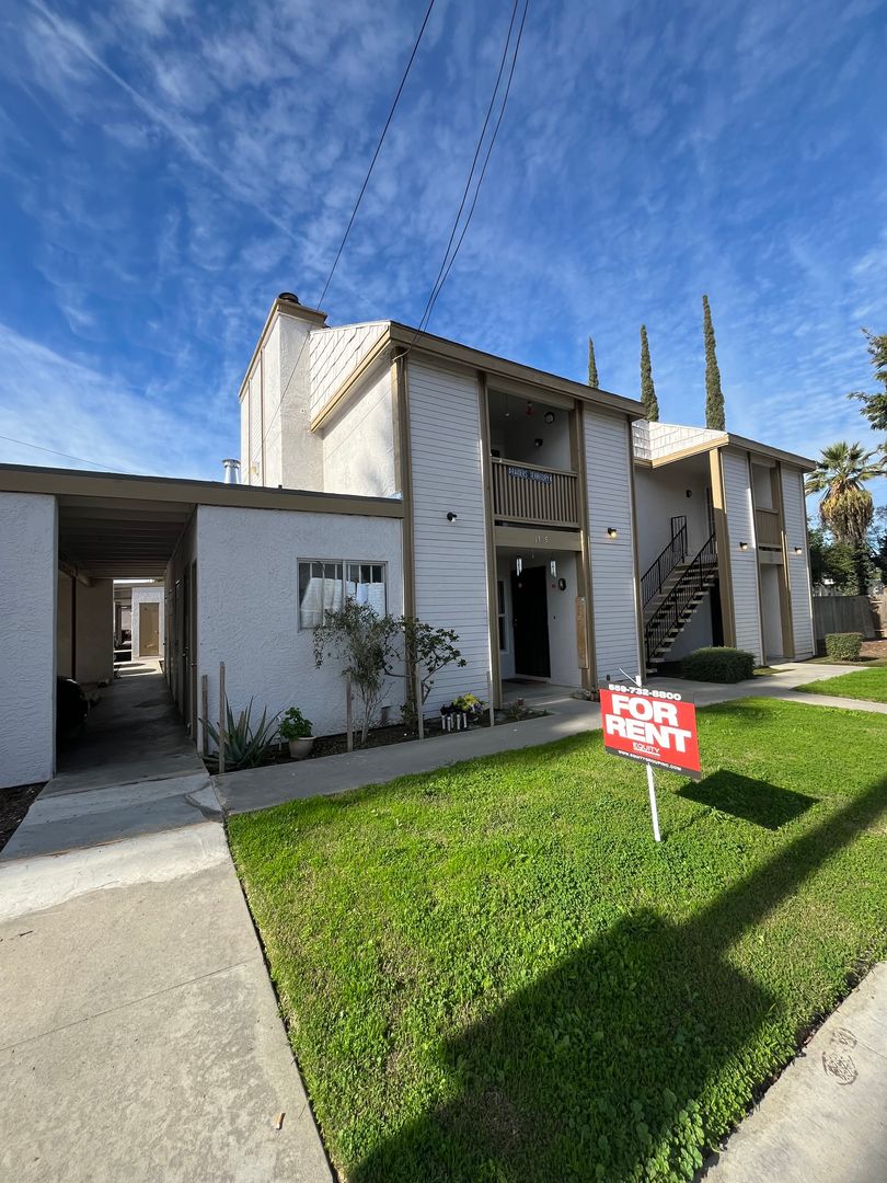 Visalia Apartment: 1301-1347 South Court Street