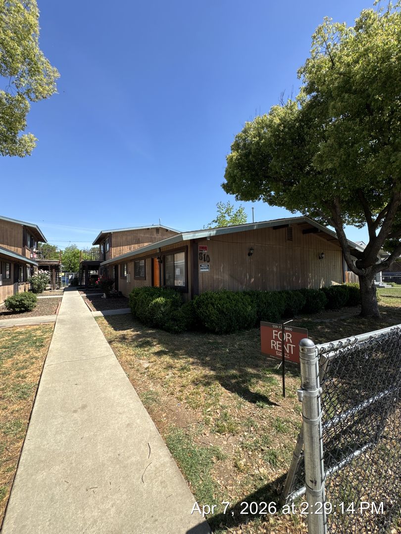 Visalia Apartment: 810 South Court St