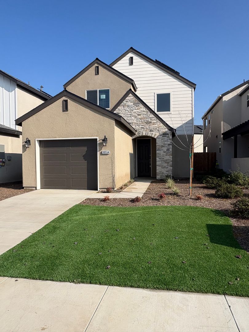 Visalia House: 30554 Delancy Road