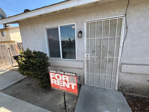 Cozy Living in Porterville! Available Now!
