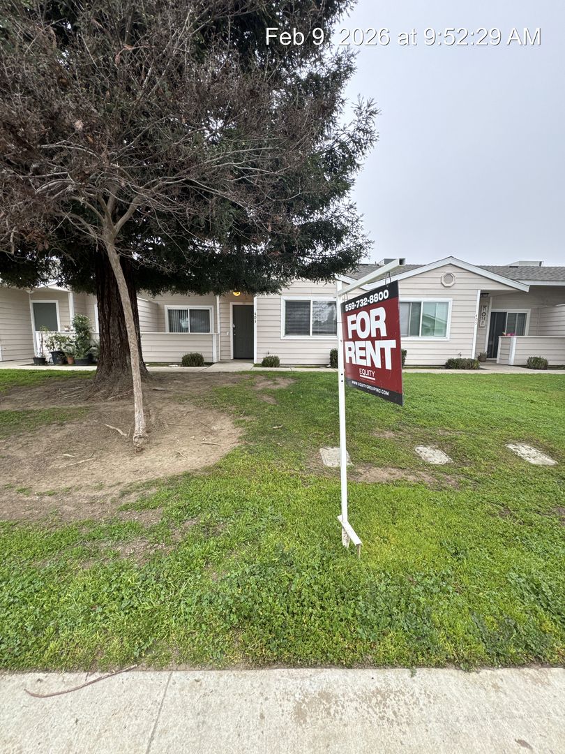 Visalia Apartment: 401-457 North Park Street