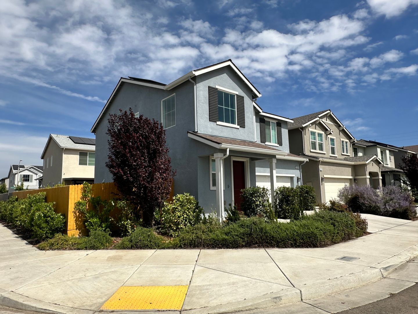 Visalia House: 3036 North Parkside St