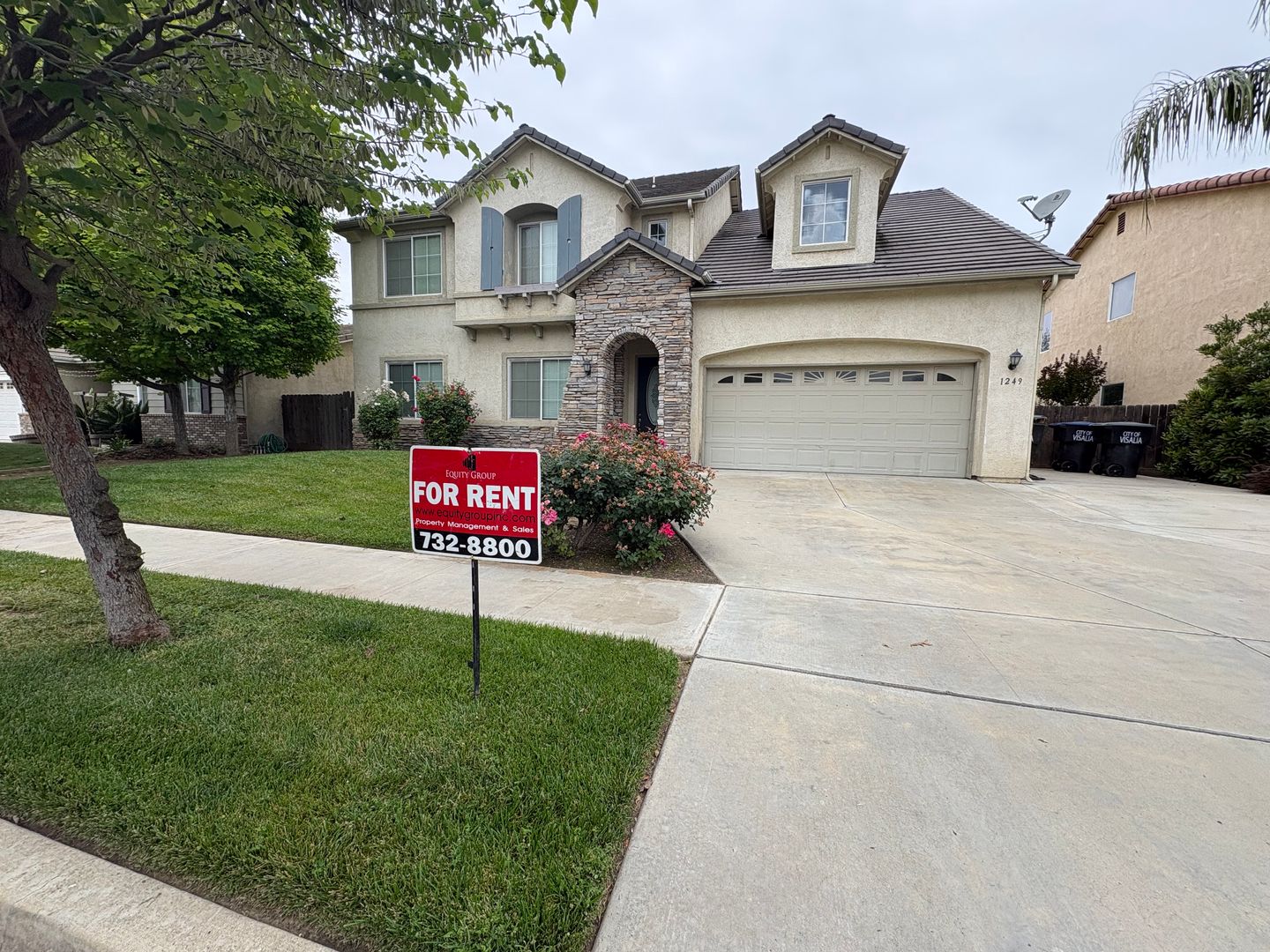 VIsalia House: 1249 North Julieann Court