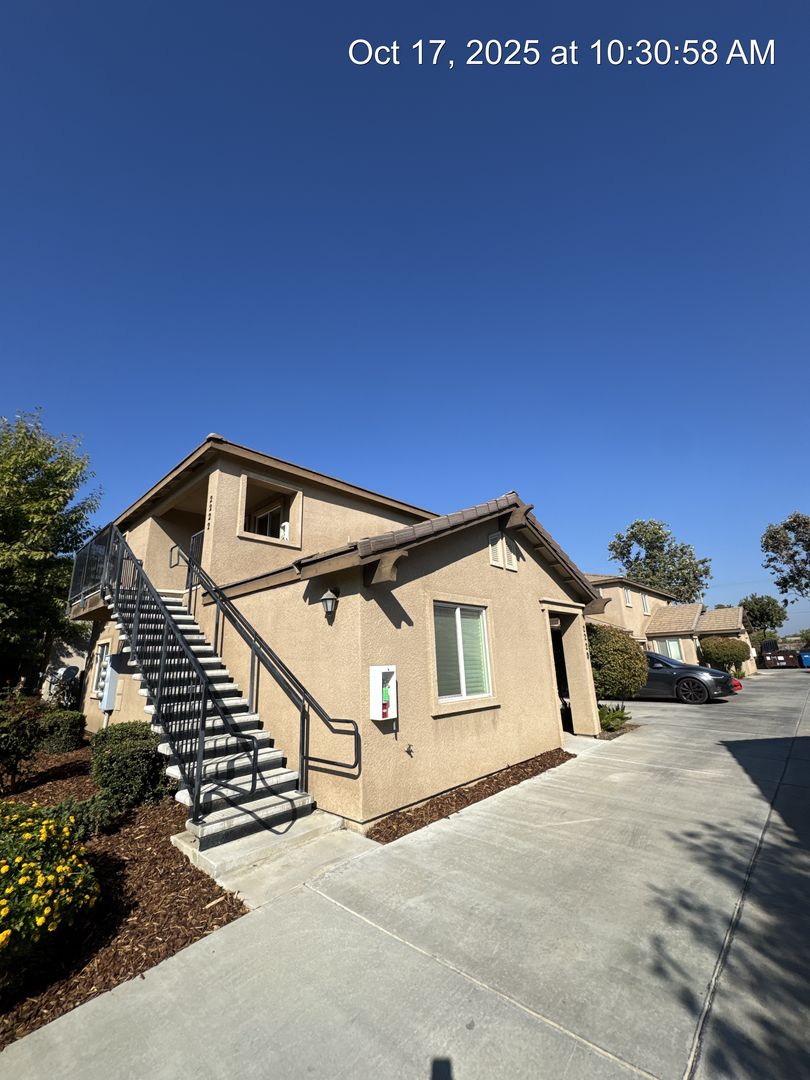 Visalia Apartment: 2220-2226 West Lark Avenue