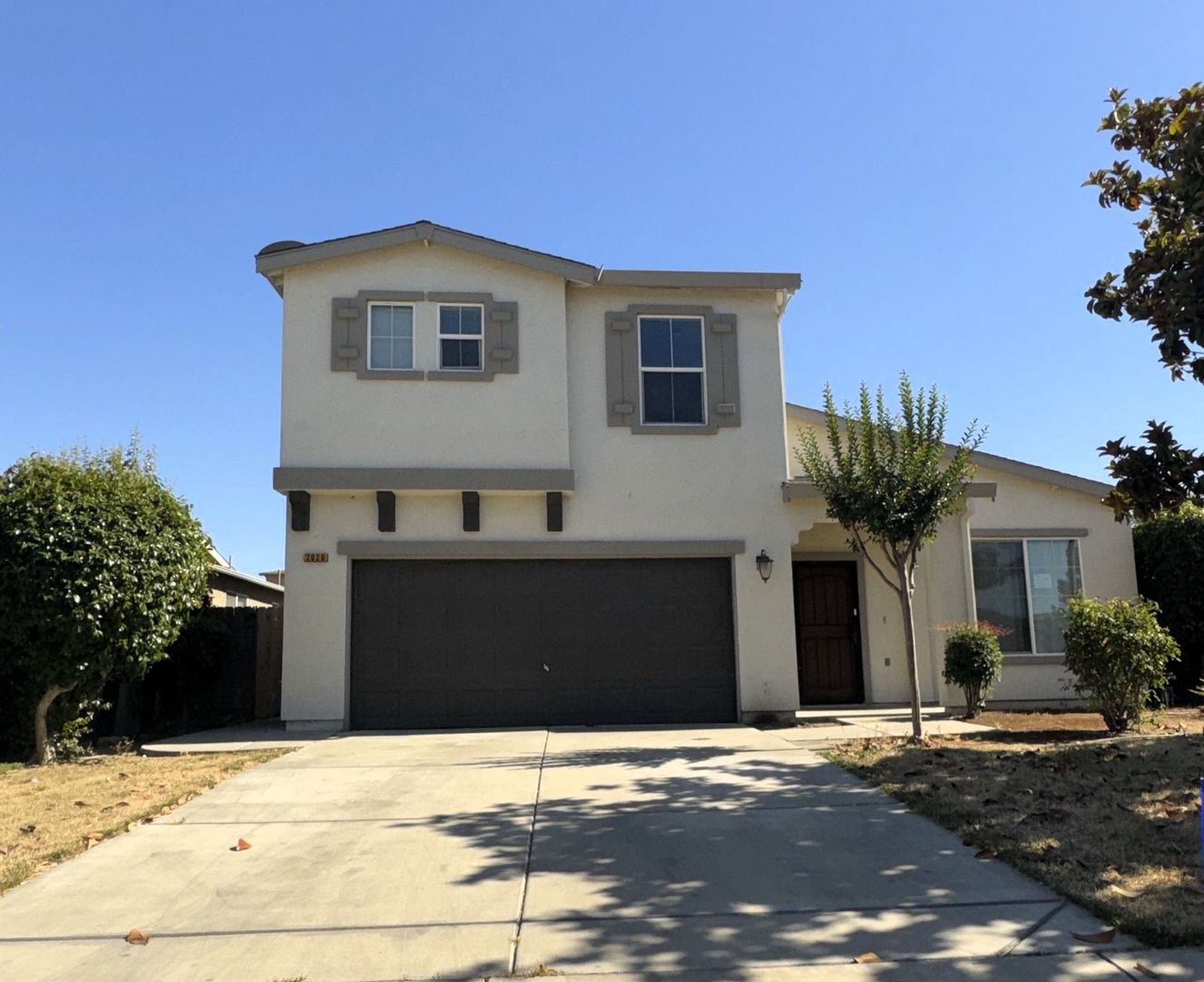 Dinuba House: 2020 Golden Way