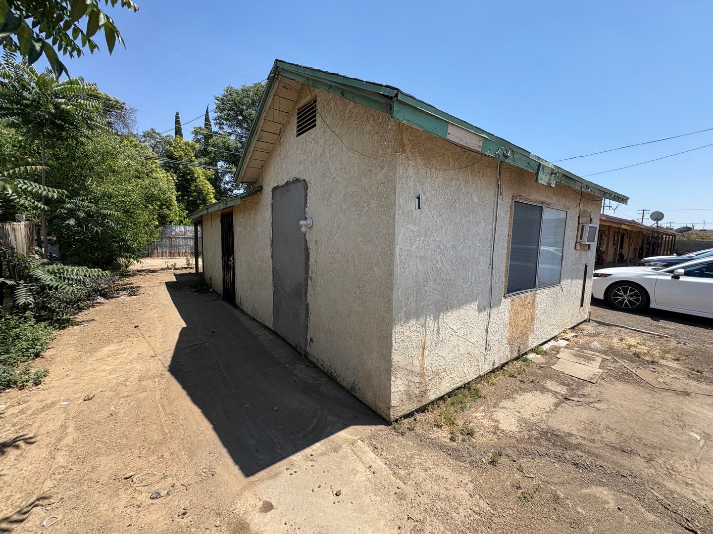 Earlimart Apartment: 294 S Front Road/313 E Clay