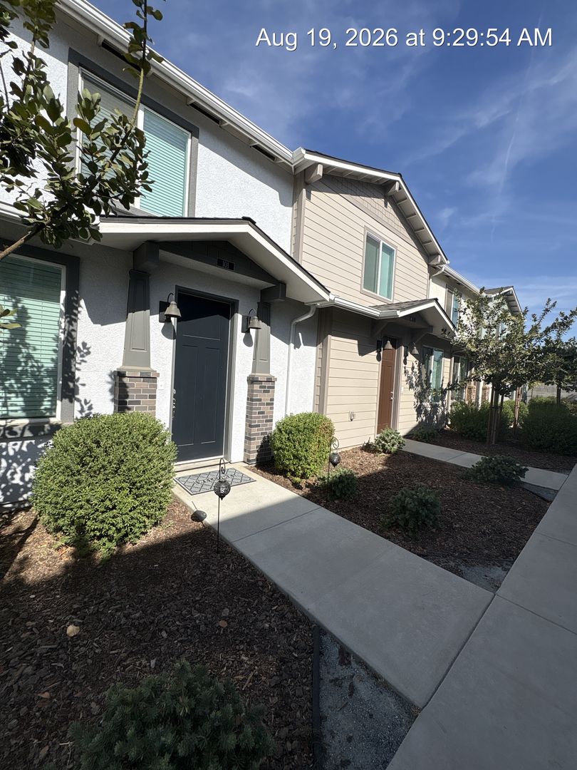 Visalia Apartment: 410 S Summit Street Unit 101-104
