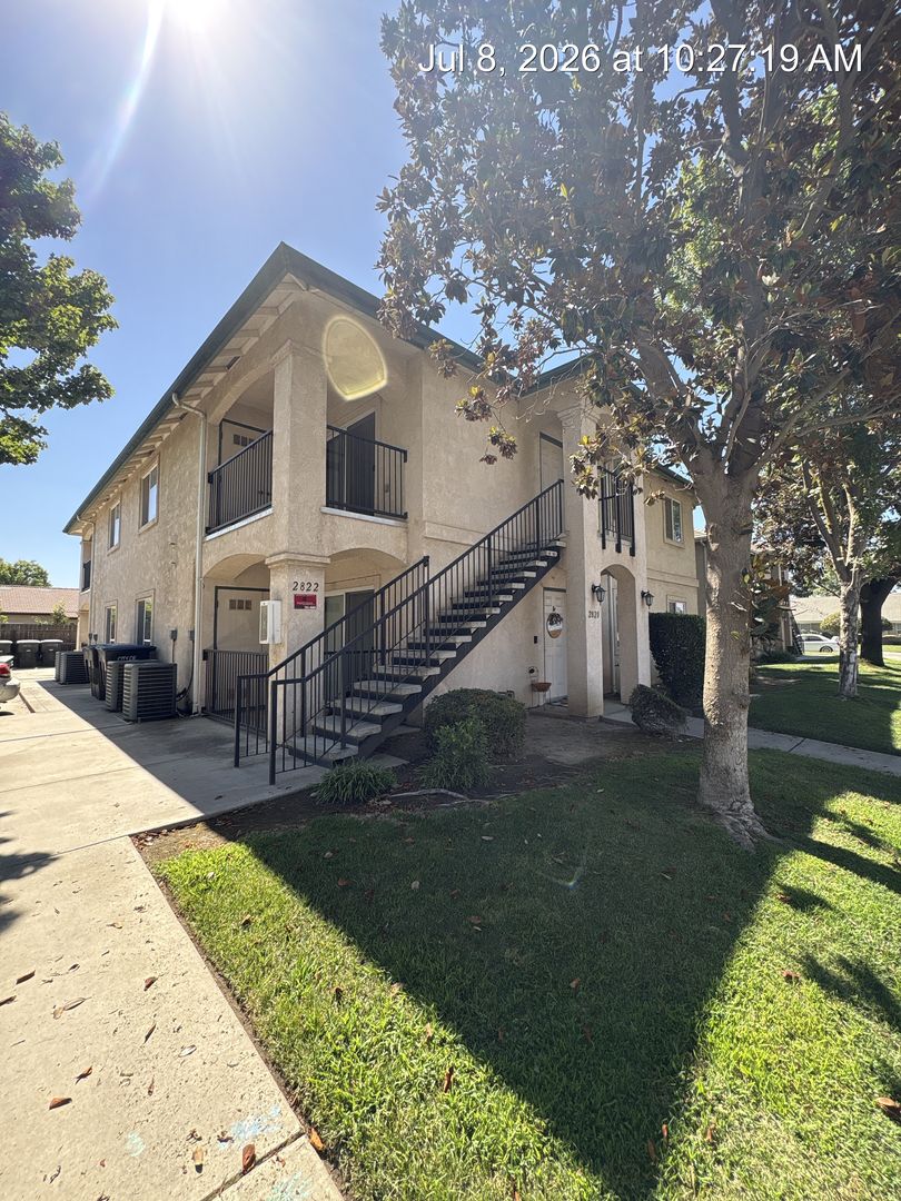 Visalia Apartment: 2820-2826 North Zachary Street
