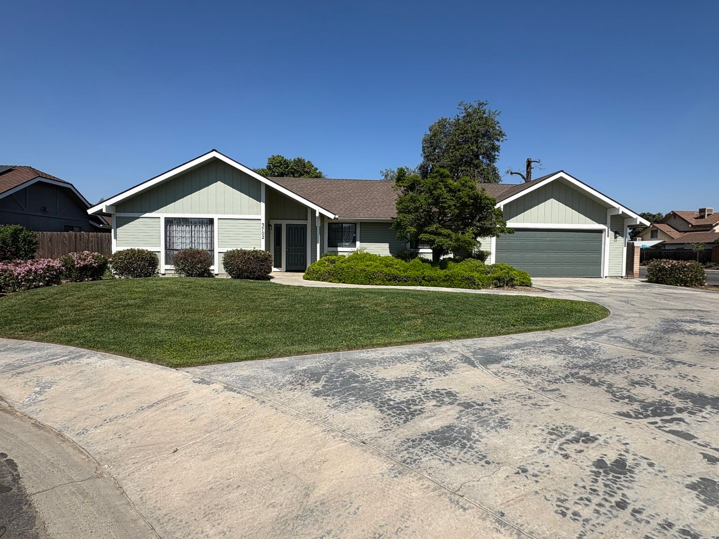 Visalia House: 3702 West Dorothea Ct