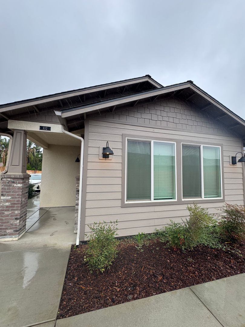 Visalia Apartment: 519 S Summit Street  Unit 101-102