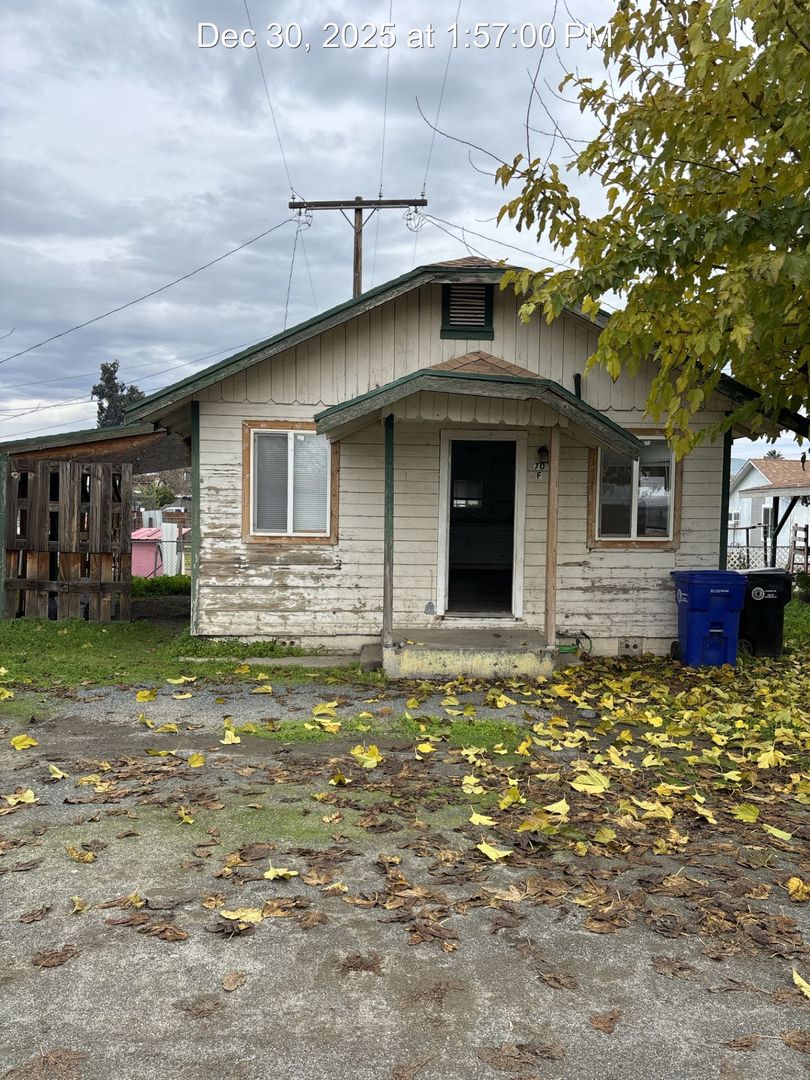 Porterville Apartment: 70 East Yates Ave