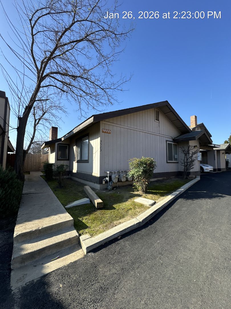 Visalia Apartment: 3523-3529 South County Center