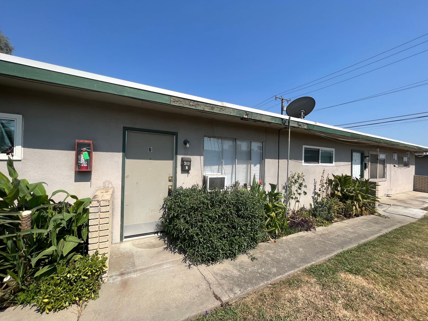 Visalia Apartment: 513 E Myrtle Avenue