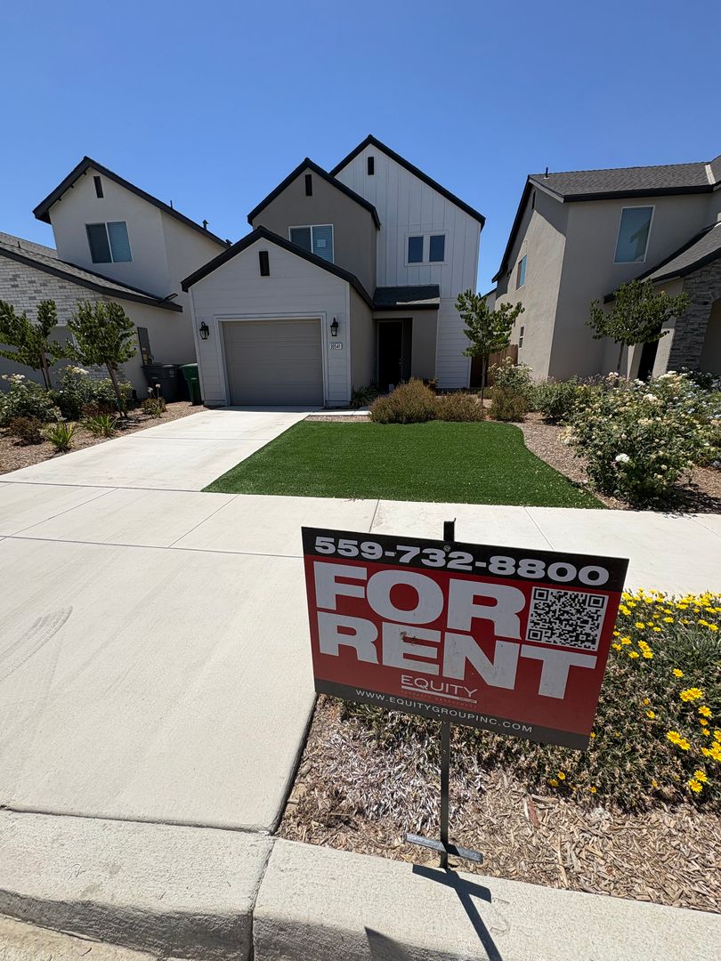 Visalia House: 30541 Delancy Road