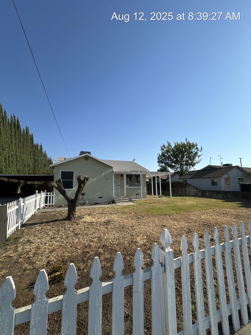 Visalia House: 620 E Tulare Ave