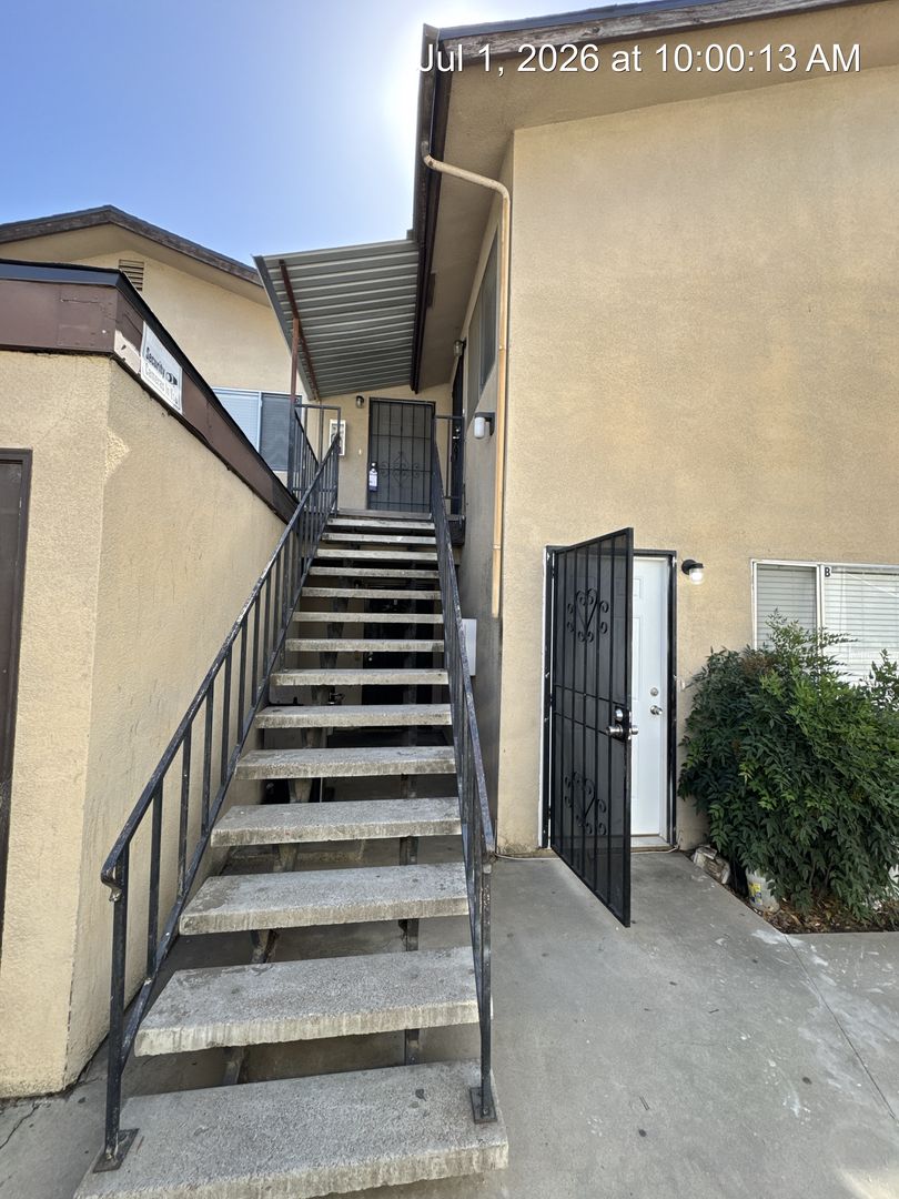 Visalia Apartment: 116 West Murray Avenue