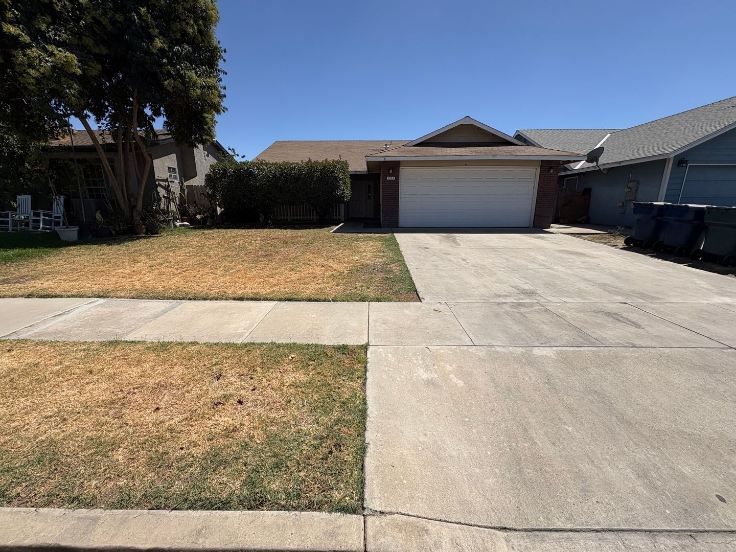 Tulare House: 1257 West Olema Cir