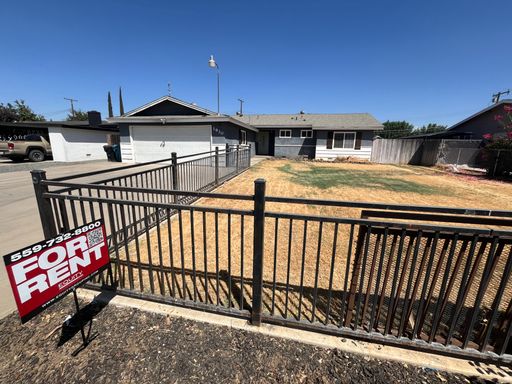 Beautiful Porterville Home! Available Now for Showing! – photo 1