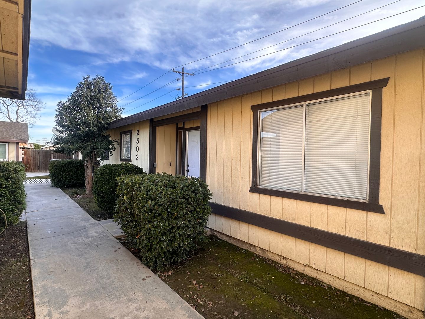 Visalia Apartment: 2500-2504 West Chestnut Ct