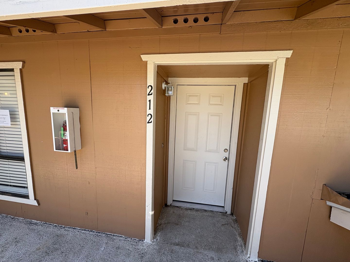Visalia House: 212 North Crenshaw St