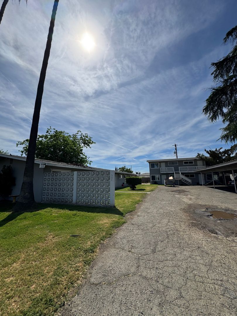 Hanford Apartment: 311, 321, 331 E Elm Street