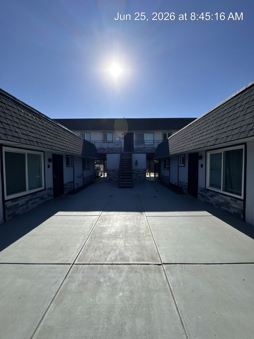 Visalia Apartment: 510 N Encina A-G