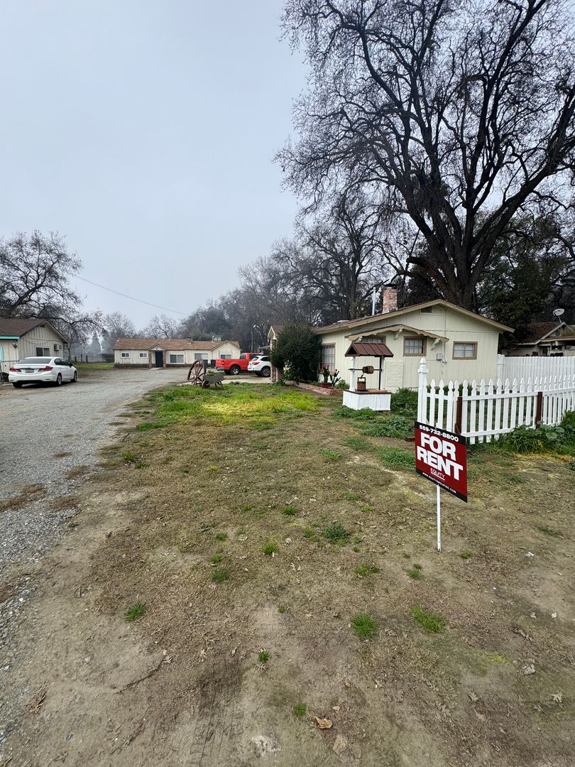 Visalia Apartment: 143-211 South Linwood Avenue