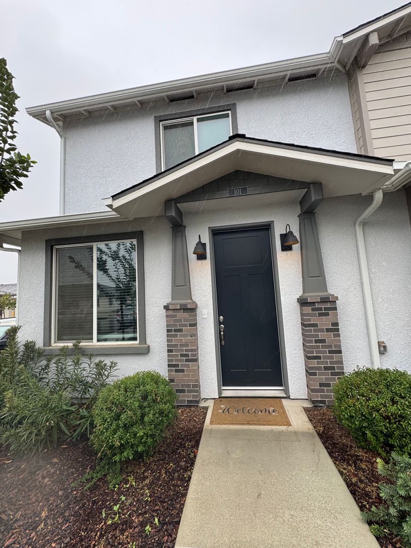 Visalia Apartment: 410 S Summit Street Unit 101-104